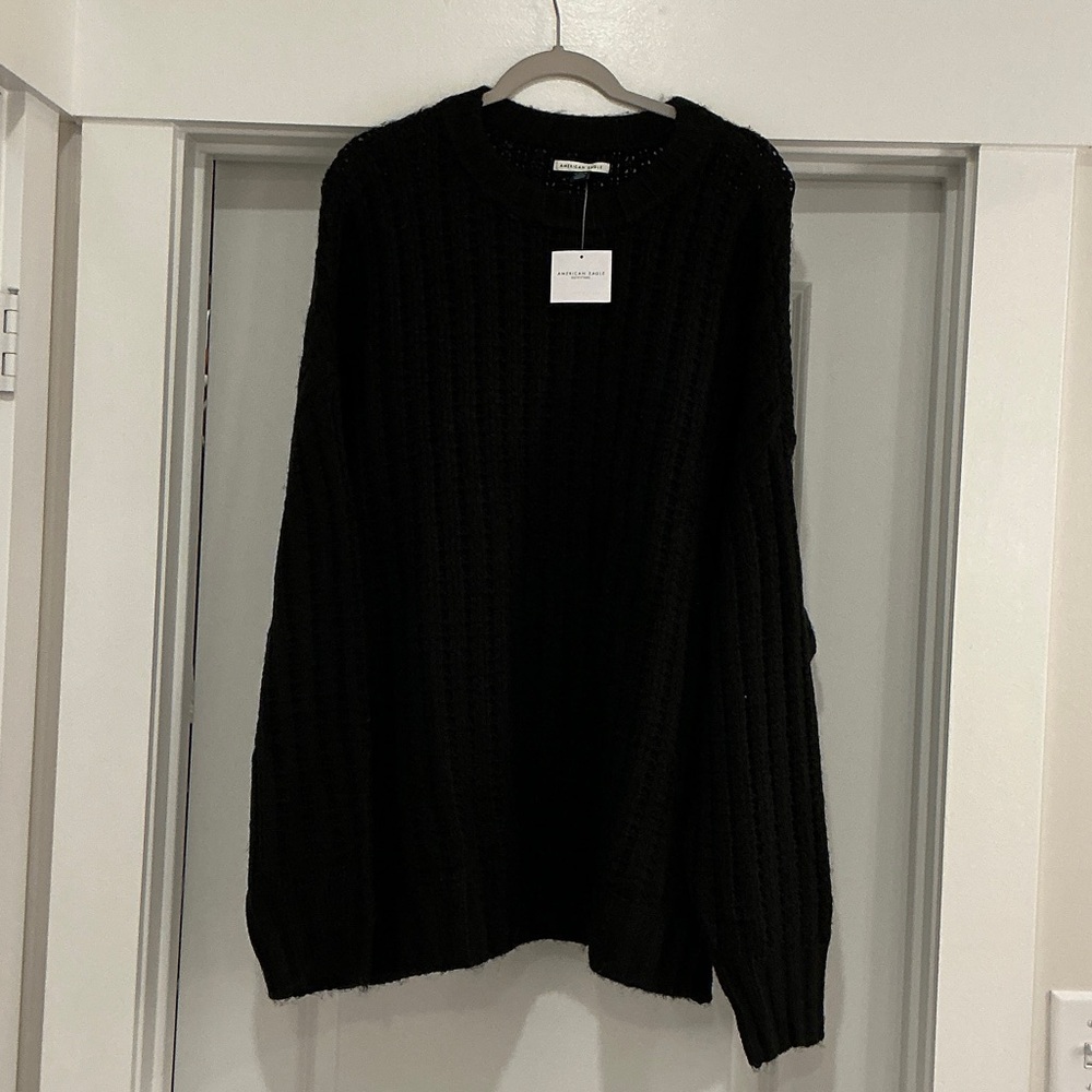 Women’s American Eagle Oversized Black ribbed crew sweater in size XL, NWT.